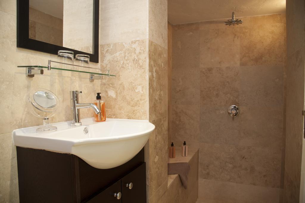 Keren'S Vine Guesthouse Stellenbosch Ngoại thất bức ảnh